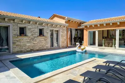 Image de Maison pour la famille avec la piscine Tinjan, Sredisnja Istra (K-25836)