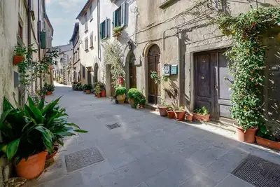 2 bedroom pet friendly apartment in Scansano