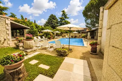 Image de Wohnung mit Schwimmbad by Interhome