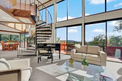 Image de Mid century modern, w/pool, 30 min to Napa.