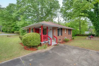 Image de Peaceful Porch, Yard! Riverdale Home Near Dtwn Atl