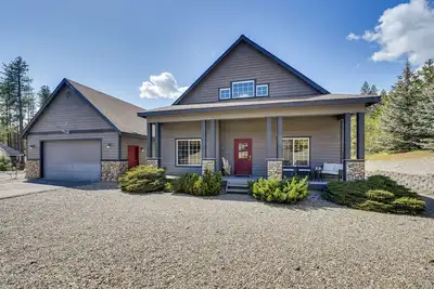 Image de Hot Tub & Fire Pit! Pet-Friendly Gem 2 Mi to Lake