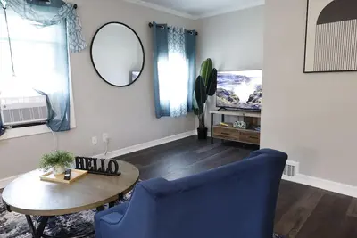 Image de Modern 2br Upstairs Unit - Sleeps 4 • Free Parking