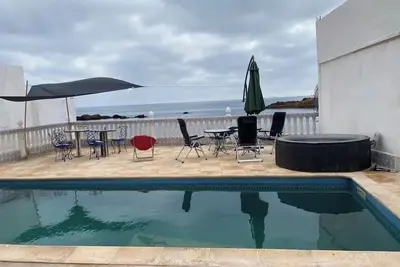 Appartement au second étage pied dans l’eau avec piscine