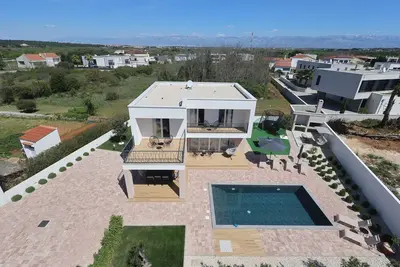 Image de 3-bedroom villa in gorgeous Zaton with cool Ac