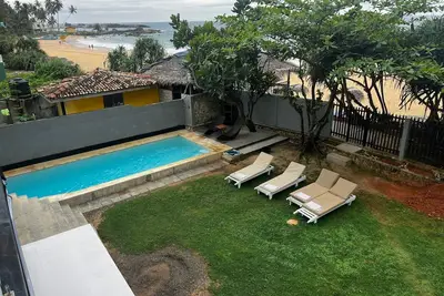 Image de Doppelhaushälfte der Villa, direkt am Strand von Hikkaduwa in Sri Lanka gelegen by Interhome