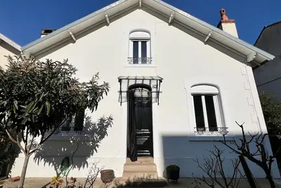 Image de Charmante maison de ville pour visiter la ville de Cyrano et de Roxanne