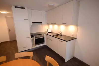 Image de Touring 212 3½-Zimmerwohnung by Interhome