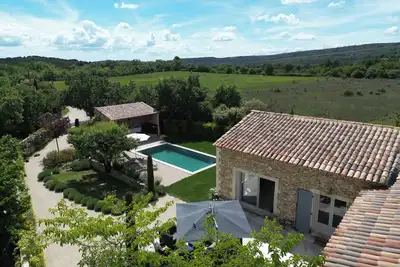Image de Maison de charme avec piscine et climatisation au cœur du Luberon
