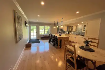 Image de 2 bedroom private suite on estate property
