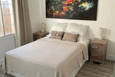Image de Adorable one bedroom guest house with parking G