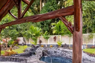 Image de Two bedroom, two bath and separate cottage with king  full bath at orchid farm.