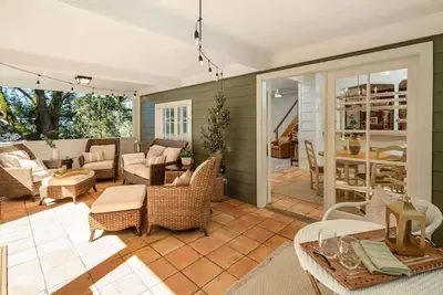 Image de Peaceful 2-Acre Farmhouse Retreat \\ 2 King Beds + View