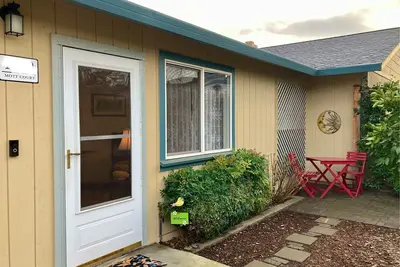 Image de Adorable Private 2-bedroom Casita with Ac in charming Auburn