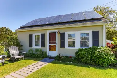 Image de New in 2026: Bright, Cozy Cottage in Wellfleet; Steps to Beach & Restaurants!