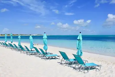 Image de New Listing Beachfront 2-bedroom Condo directly on Grace Bay Beach! Sleeps 4-6