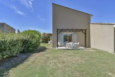 Image de Spacieuse maison provençale pour huit personnes