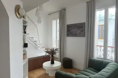 Image de Appartement coeur Montmartre pour couple ou famille de 4 (2 enfants bas âge)