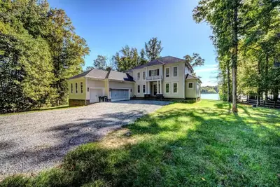 Image de Luxury Private Waterfront Home on Lake Anna