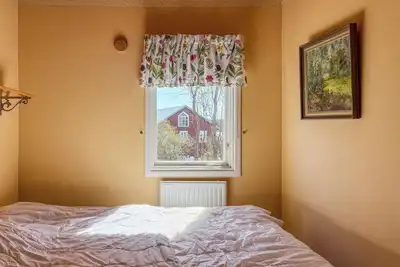 Image de Cozy house with lake view in pleasant fishing village.