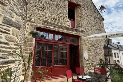Image de Ancienne chapelle du XIIe siècle avec terrasse & cheminée - 8 personnes