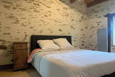 Image de Gîte « La P’tite Maison » a Eguzon-Chantome. \nA 800 mètres du lac!