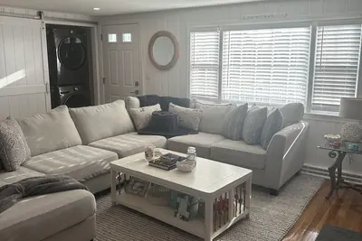 Image de 3-bedroom cottage in Falmouth with Ac - 500 Feet from the beach!