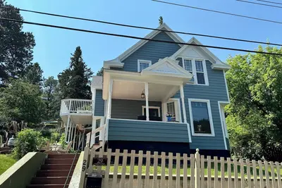 Image de Beautiful Victorian style home in a quiet serene area but close to attractions
