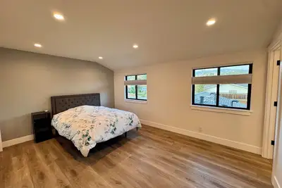 Image de New, Quiet, Modern Comfort 3-bedroom house in tranquil Cupertino