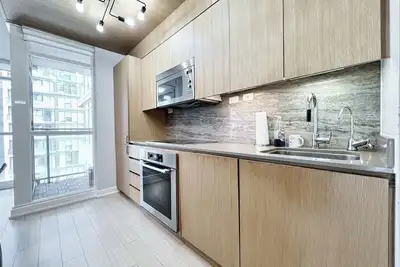 Image de Toronto Water Front Spacious Family 2+1 Condo in Heart of Down Town Toronto