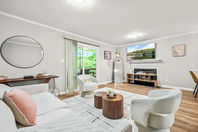 3br with Personal TVs in Raleigh! 2 King Beds!