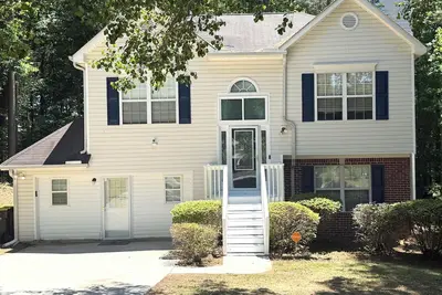 Image de The Fairburn Luxe Retreat! Fantastic 3-bedroom house minutes away from airport!