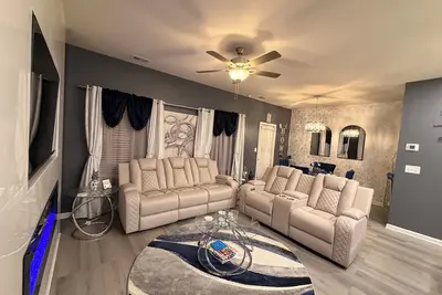 Image de Luxury Retreat with Backyard Oasis & Community Pool 4 bedroom 2. 5  townhouse
