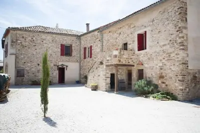 Image de Proche Cordes-sur-Ciel, Grande maison en pierre avec piscine | 10 à 12 personnes