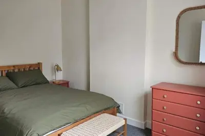 Image de Wild Sunflower | Cosy 1-Bed Flat in Bristol