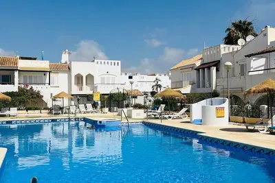 Image de Appartement 'De Las Buganvillas' avec piscine partagée, Wi-Fi et climatisation