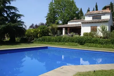 Image de Villa Iolanda – avec piscine entourée de magnifiques vignobles