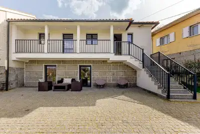 Image de Modern house with mountain views