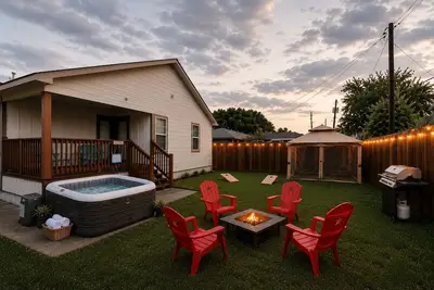 Image de Modern Home Sleeps 8 w/ Hot Tub 10 mins to Nrg Stadium, Med Center, Downtown