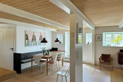 Image de Maison historique au toit de chaume datant de 1750 à Husby