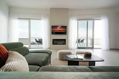 Image de Villa avec vue sur l'Etna et la mer près de Taormine