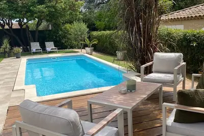 Image de Villa cosy avec piscine, 10 mn de du port & plages de Sanary/Mer