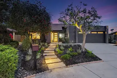Image de A newly renovated modern retreat in coastal Encinitas, California.