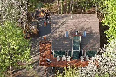 Image de Private Lake Community ✦ Fire Pit ✦ Game Room ✦ Pool Table