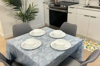 Image de Modern & Cozy 2br Guest Suite near shops & restaurants in clayton height
