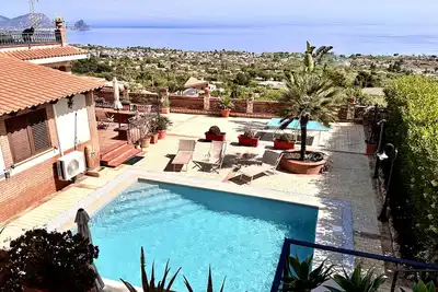 Image de Villa Belvedere di Altavilla with Pool and Near The Sea