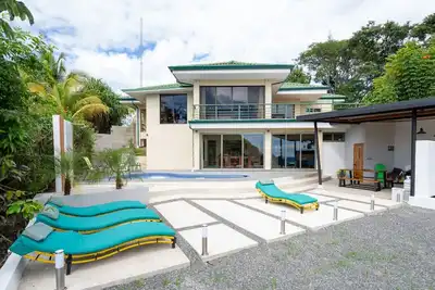 Nature Lovers Dream-Ocean Views, Monkeys Daily