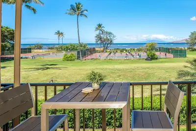 Image de Remodeled One Bd Ocean, Ac, wifi, pool, Luana Kai D202