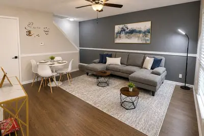 Image de The Haven on Hoover | Stylish 2br Retreat