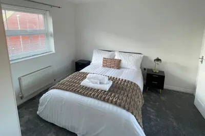 Image de 3-bed-Sleeps 5 with Garden and Parking